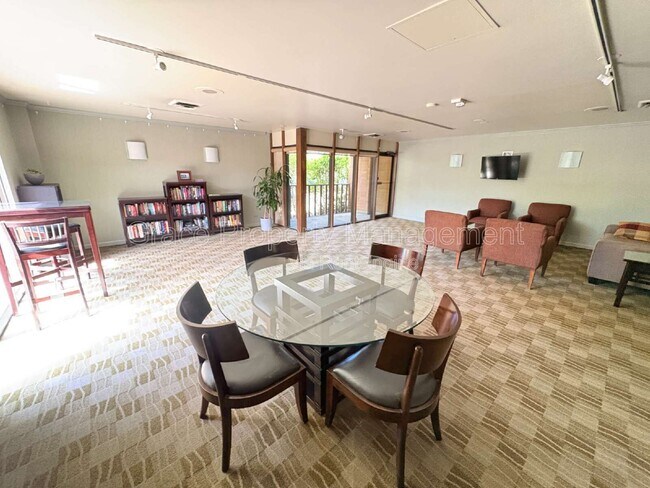 Building Photo - 400 S Lafayette St