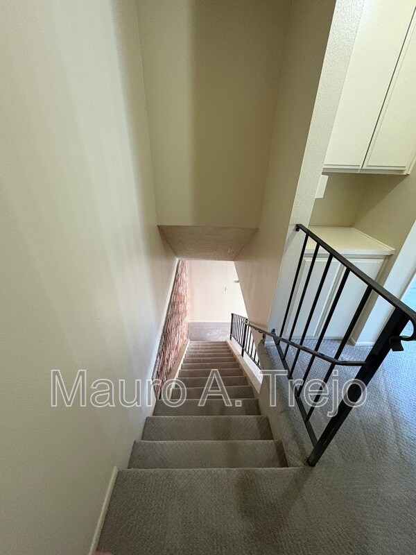 Building Photo - 1150 W Calle De Las Estrellas