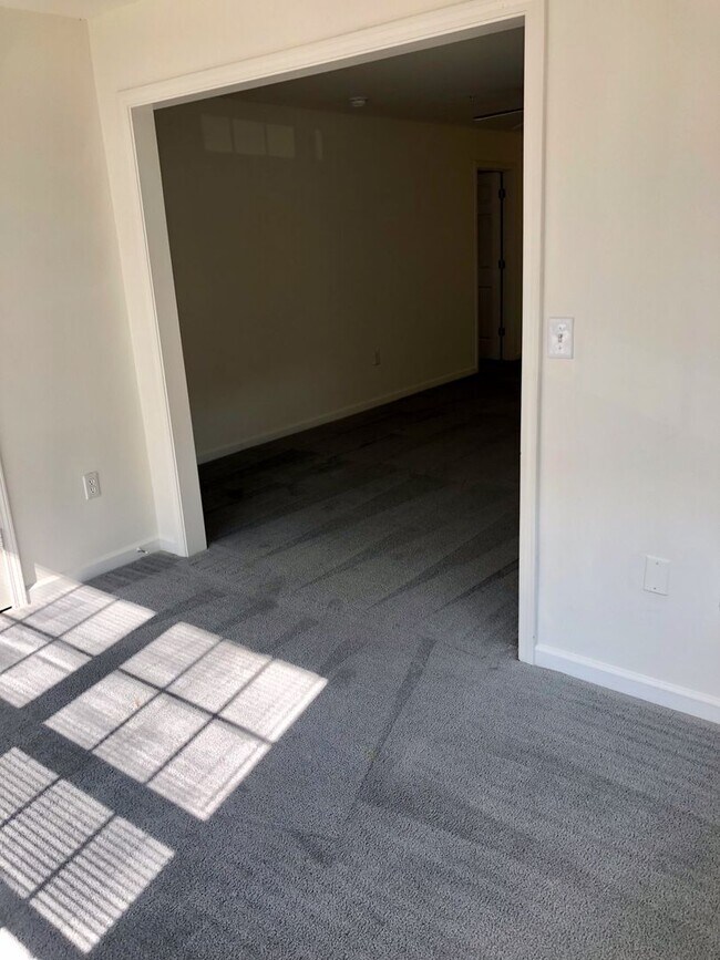 Building Photo - 146-K University Village