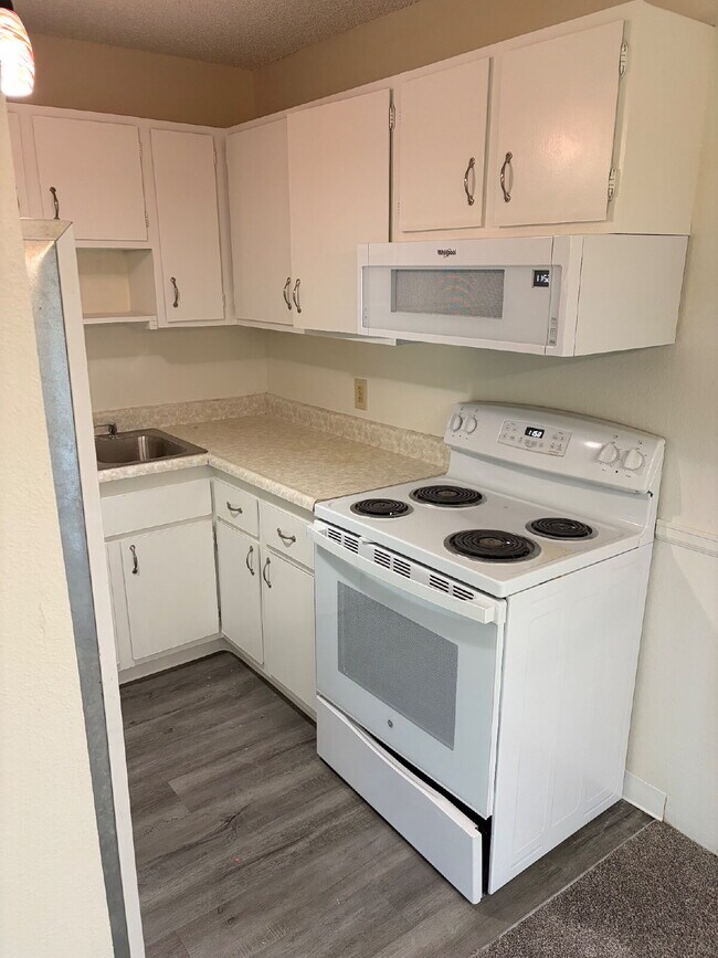 Building Photo - "Spacious 2BR/2BA Condo in North Boulder –...
