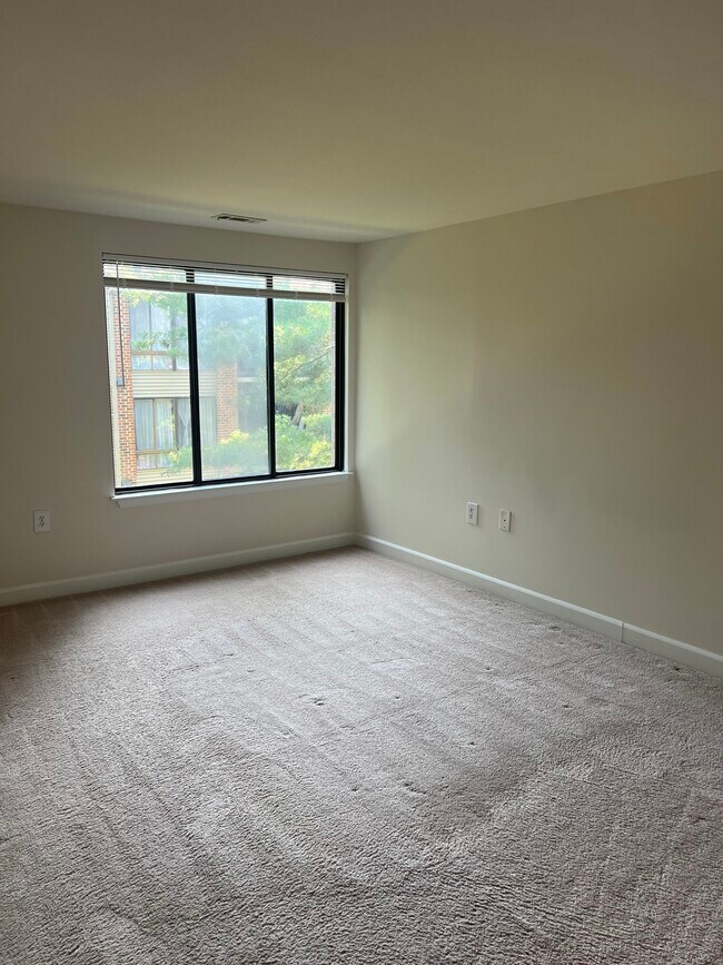 Building Photo - 18001 Chalet Dr