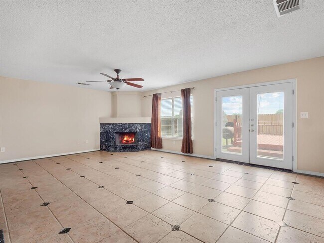 Building Photo - 2727 High Point Dr