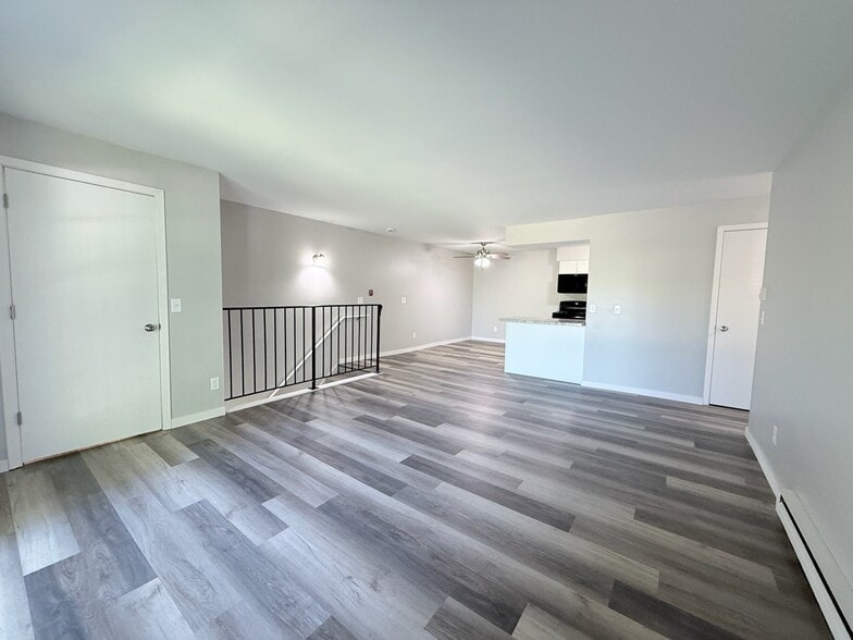 Building Photo - Fountain Circle