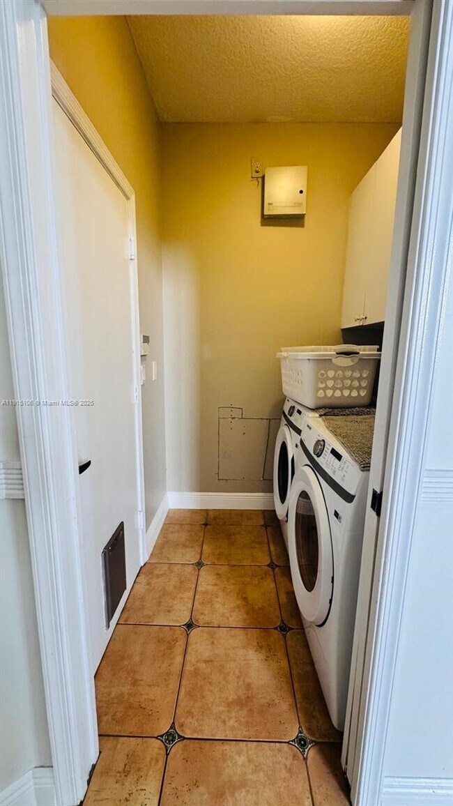 Building Photo - 7607 NW 70th Way