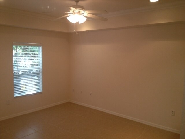 Building Photo - Quiet neighborhood close to Royal Park Plaza, theaters, shopping, restaurants, and UF