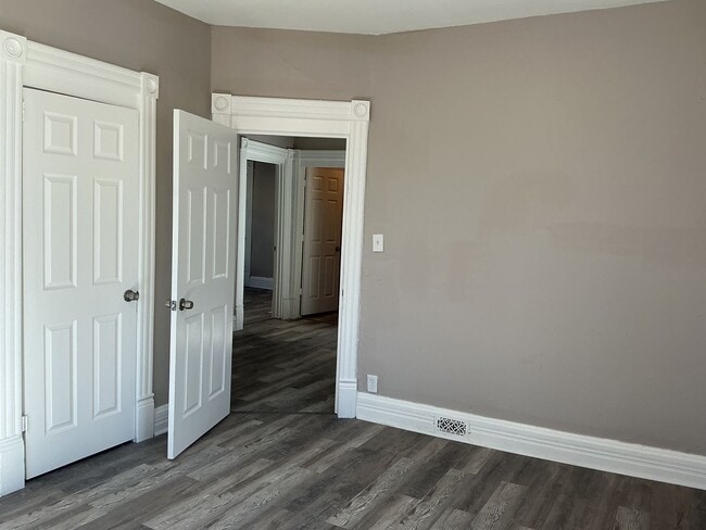 Building Photo - 4 bedroom single family home