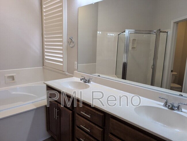 Building Photo - 10719 Grayslake Dr