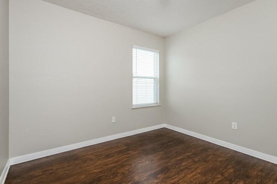 Building Photo - 3188 Queen Alexandria Dr