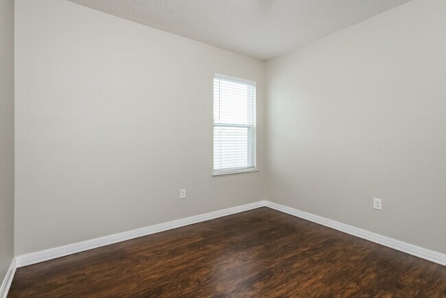 Building Photo - 3188 Queen Alexandria Dr