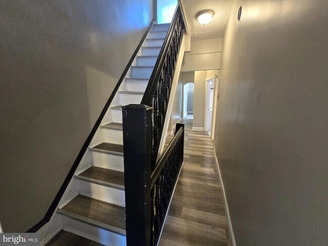 Building Photo - 1315 N 60th St