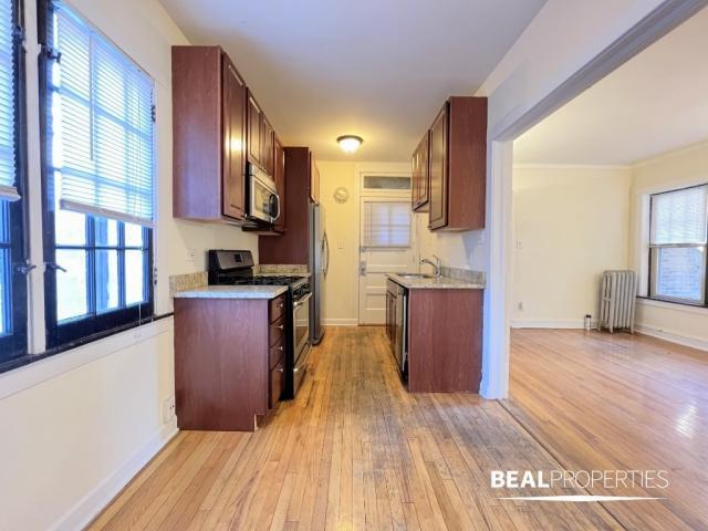 Building Photo - 2 bedroom in CHICAGO IL 60625