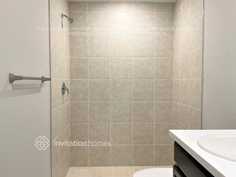 Building Photo - 982 Carver Rd SE