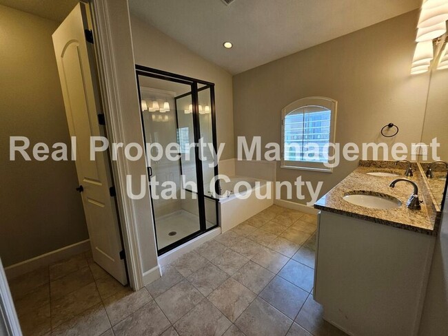 Building Photo - 950 N 940 W