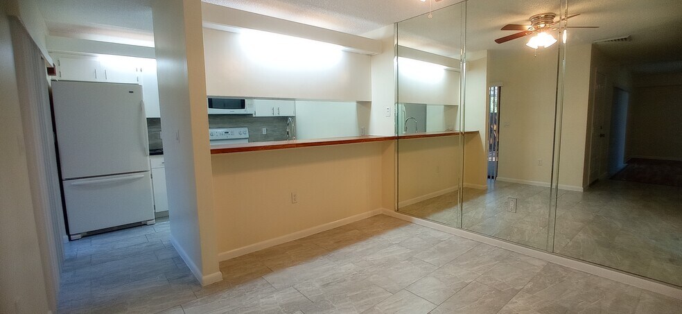 Building Photo - 2706 12th Ct