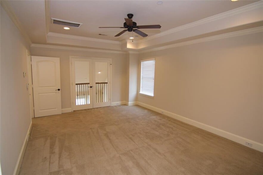 Building Photo - 6353 Richmond Ave