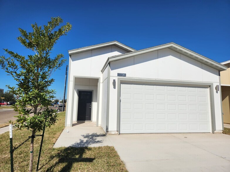 Building Photo - 2716 Kerria Ave