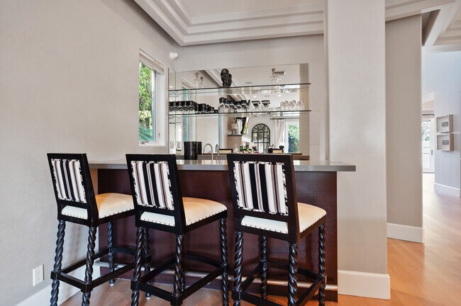 Building Photo - 841 N Crescent Heights Blvd