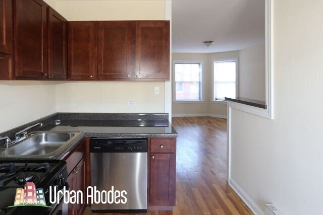 Building Photo - 4414 N Wolcott Ave