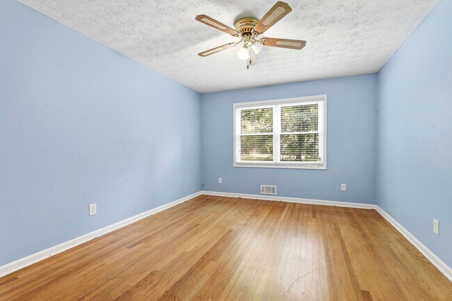 Building Photo - Spacious 3BR Home on Large Lot with Detached Garage in Fayette County