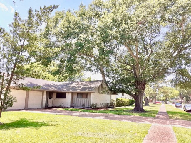 Building Photo - 8302 Coastway Ln