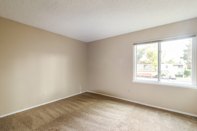 Building Photo - LOVELY AND SPACIOUS 2BR 2BA CONDO!!!