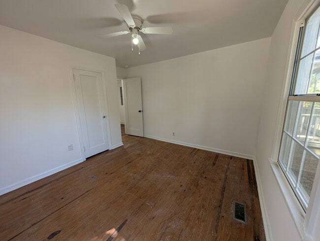 Building Photo - 427 Crossway Rd