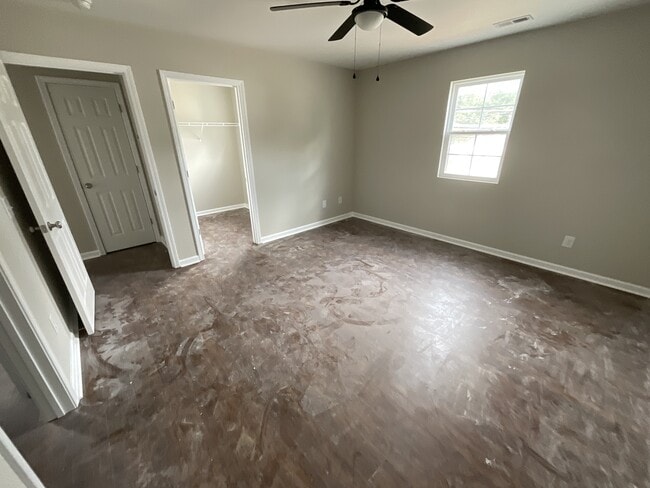 Building Photo - 1015 W C St