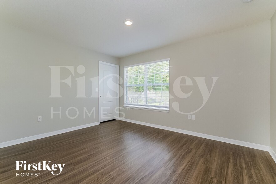 Building Photo - 12050 Colony Lakes Blvd