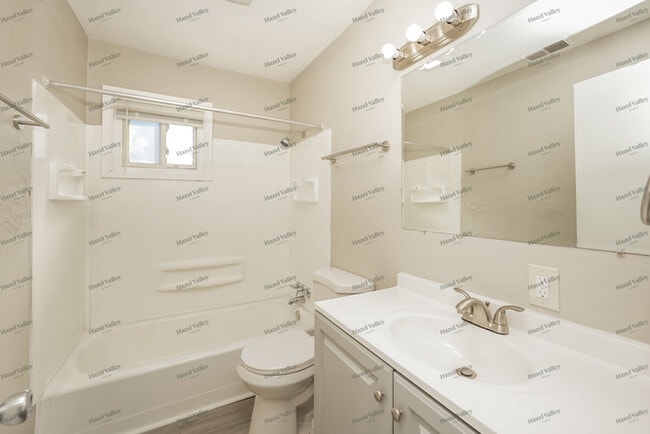 Building Photo - 1300 Ottawa Ave