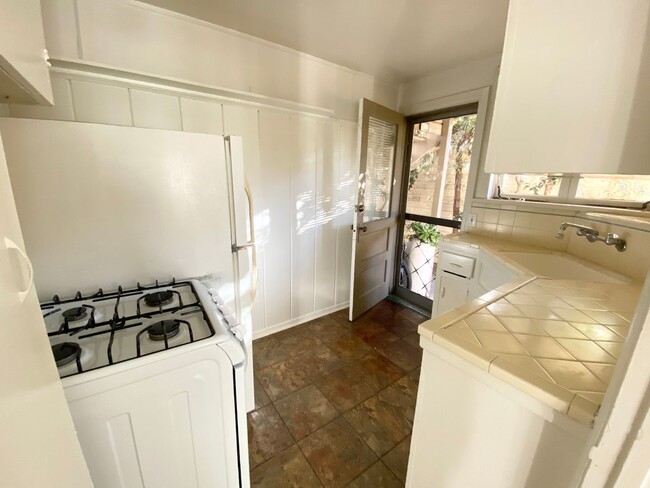 Building Photo - Stunning one bedroom one bath located on pch!