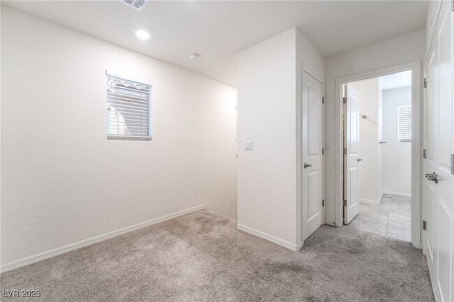 Building Photo - 6213 Clackamas Ct