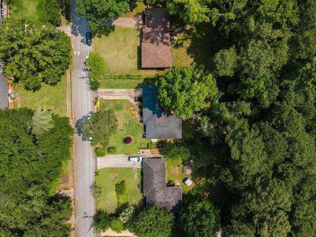 Building Photo - Charming 1950's Ranch w/ Modern Upgrades a...