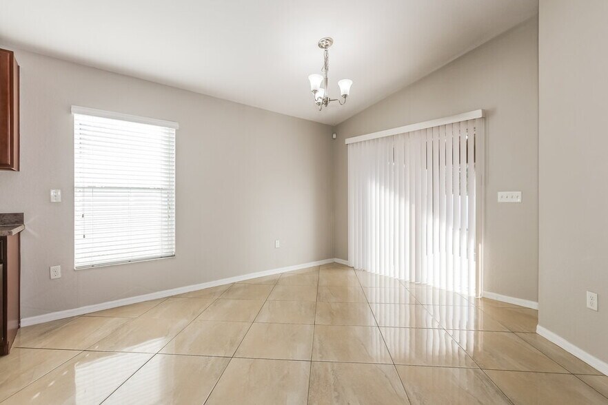 Building Photo - 6400 Twin Bridges Dr