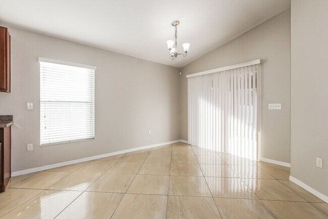 Building Photo - 6400 Twin Bridges Dr