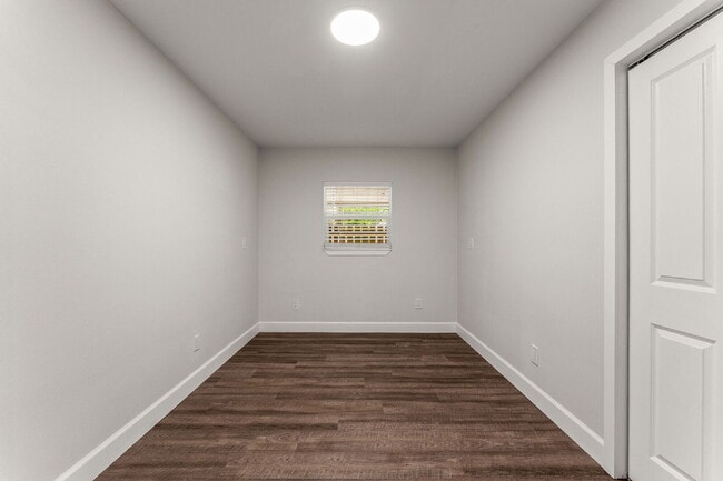 Building Photo - Charming 4-Bed with 2 Full Baths and Large Fenced-in Yard in the Heart of Clermont!
