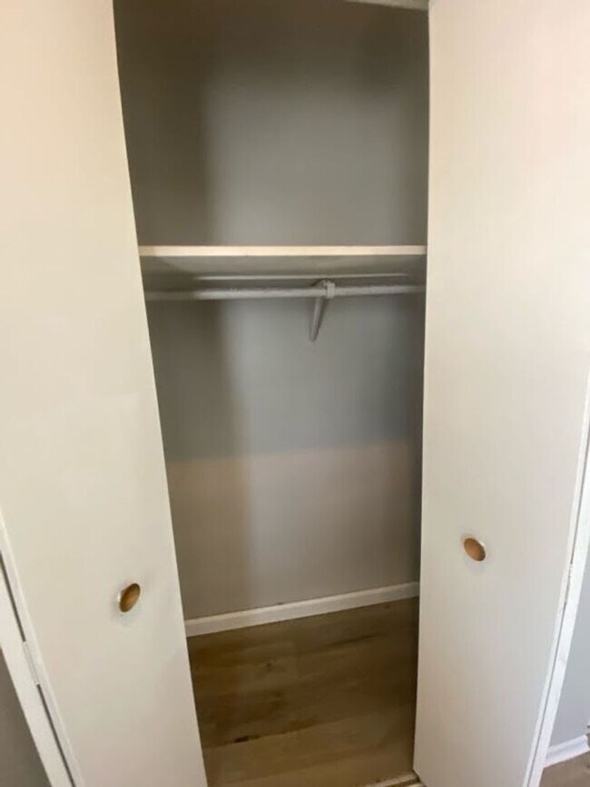 Building Photo - Renovated 1Bed/1Bath in Florissant!