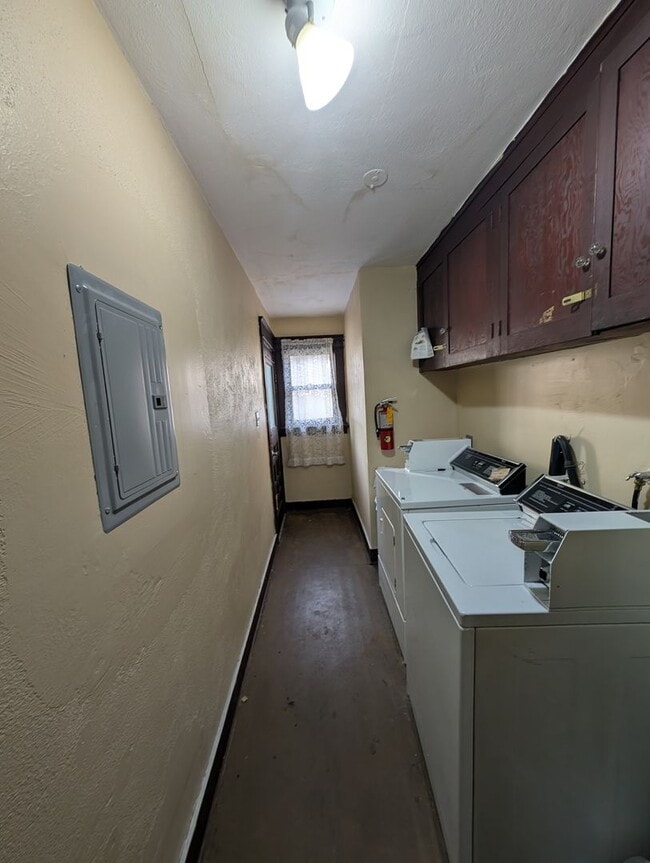 Building Photo - 11thStPl114(1-4)