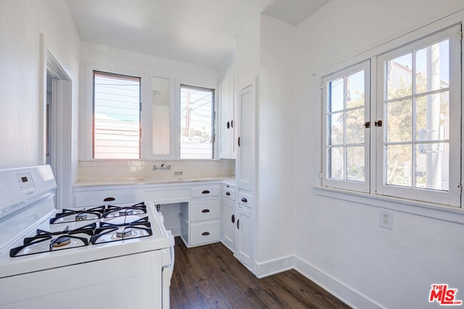 Building Photo - 1445 N Vista St