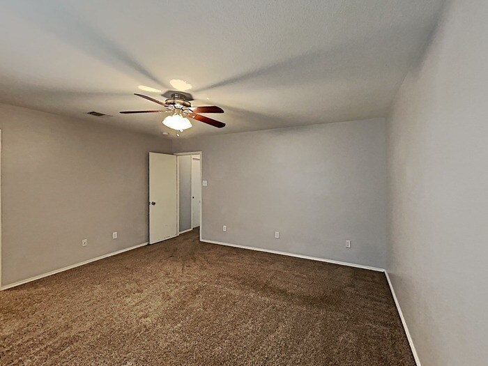 Building Photo - 2101 Franks St