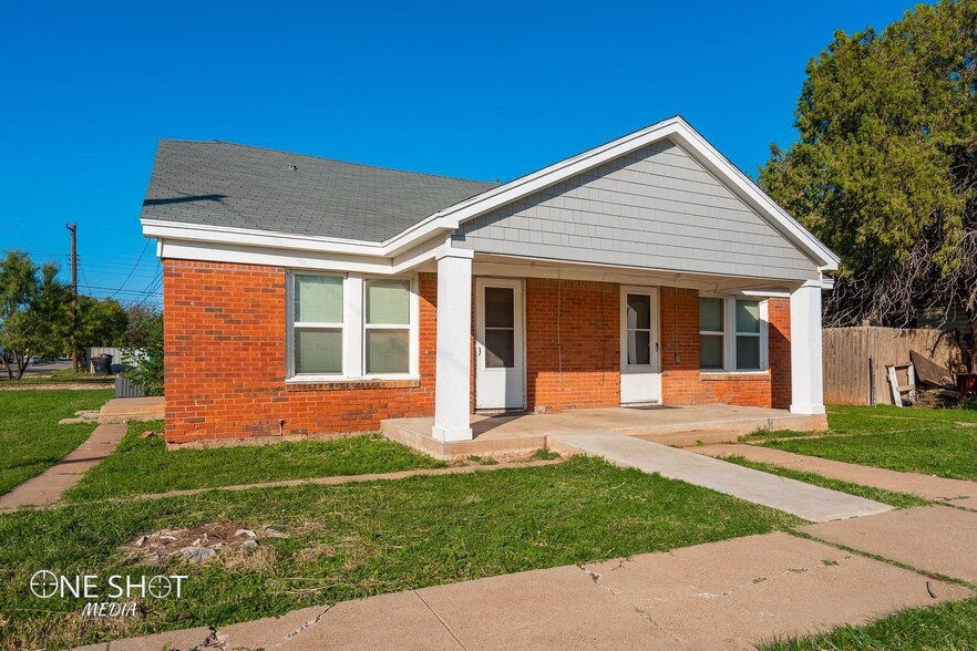 Building Photo - 2742 Russell Ave