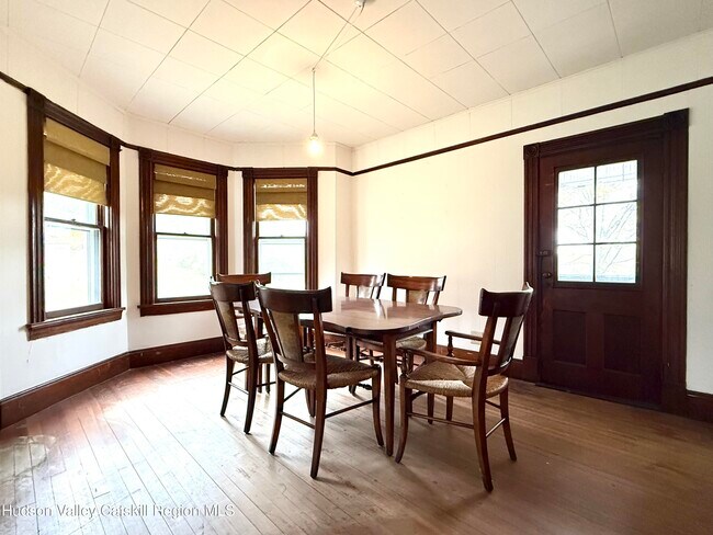 Building Photo - 5 Clum Hill Rd