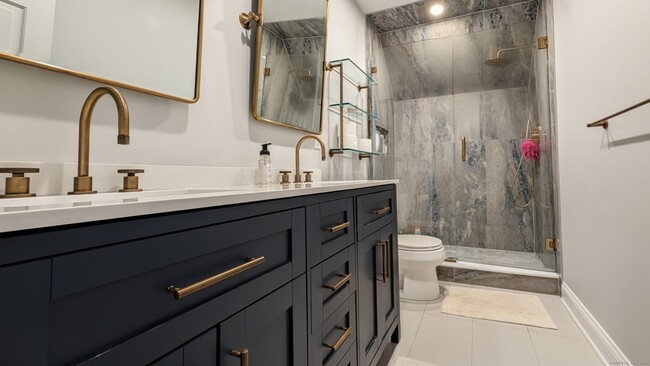 Building Photo - 40 Hull Pl