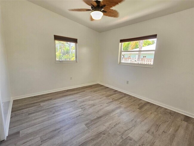 Building Photo - 341 Bayshore Dr
