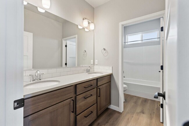 Building Photo - 6931 Dubuis Dr