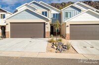Building Photo - Beautiful!! End unit! 4 bedroom, 2.5 bathroom townhome in Hurricane!