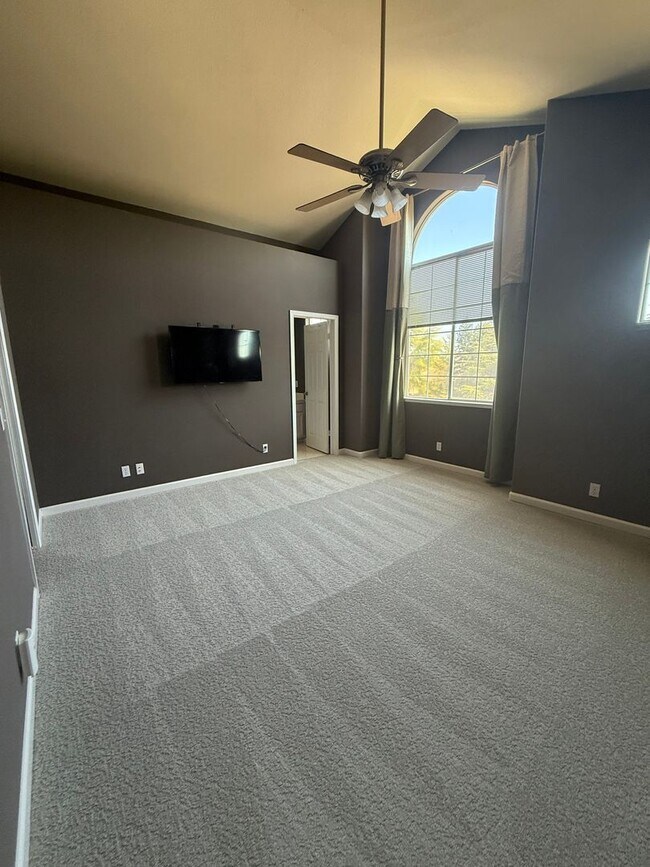 Building Photo - Beautiful 3-Bedroom, 2.5-Bath Home in Wind...