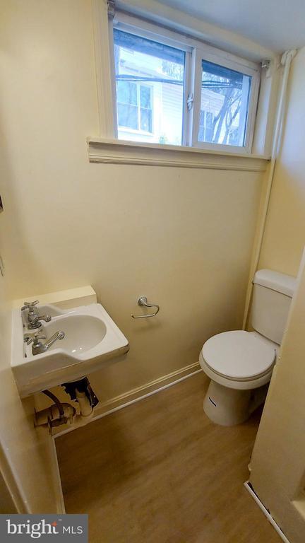 Building Photo - 228 Manor Cir