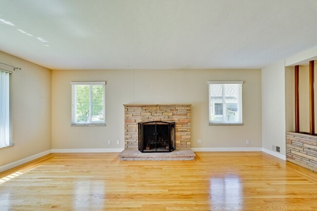 Building Photo - Midcentury Willow Glen Charmer ~ Close to ...