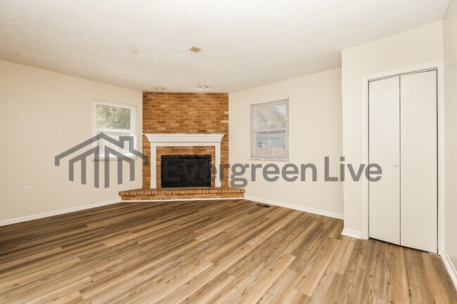 Building Photo - 120 Hilltop Dr