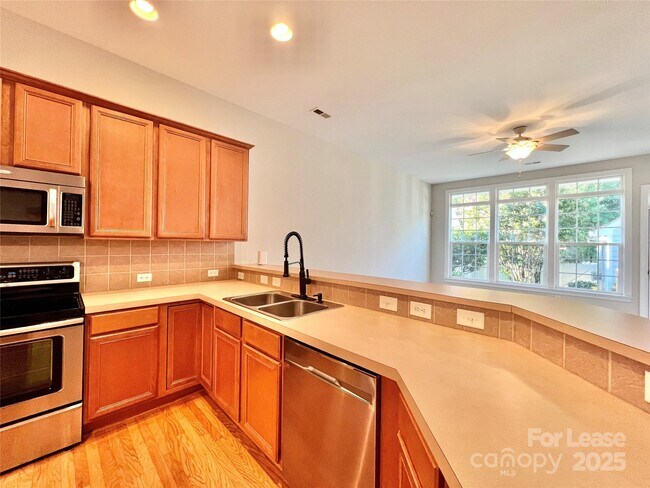 Building Photo - 1205 Gainsborough Dr